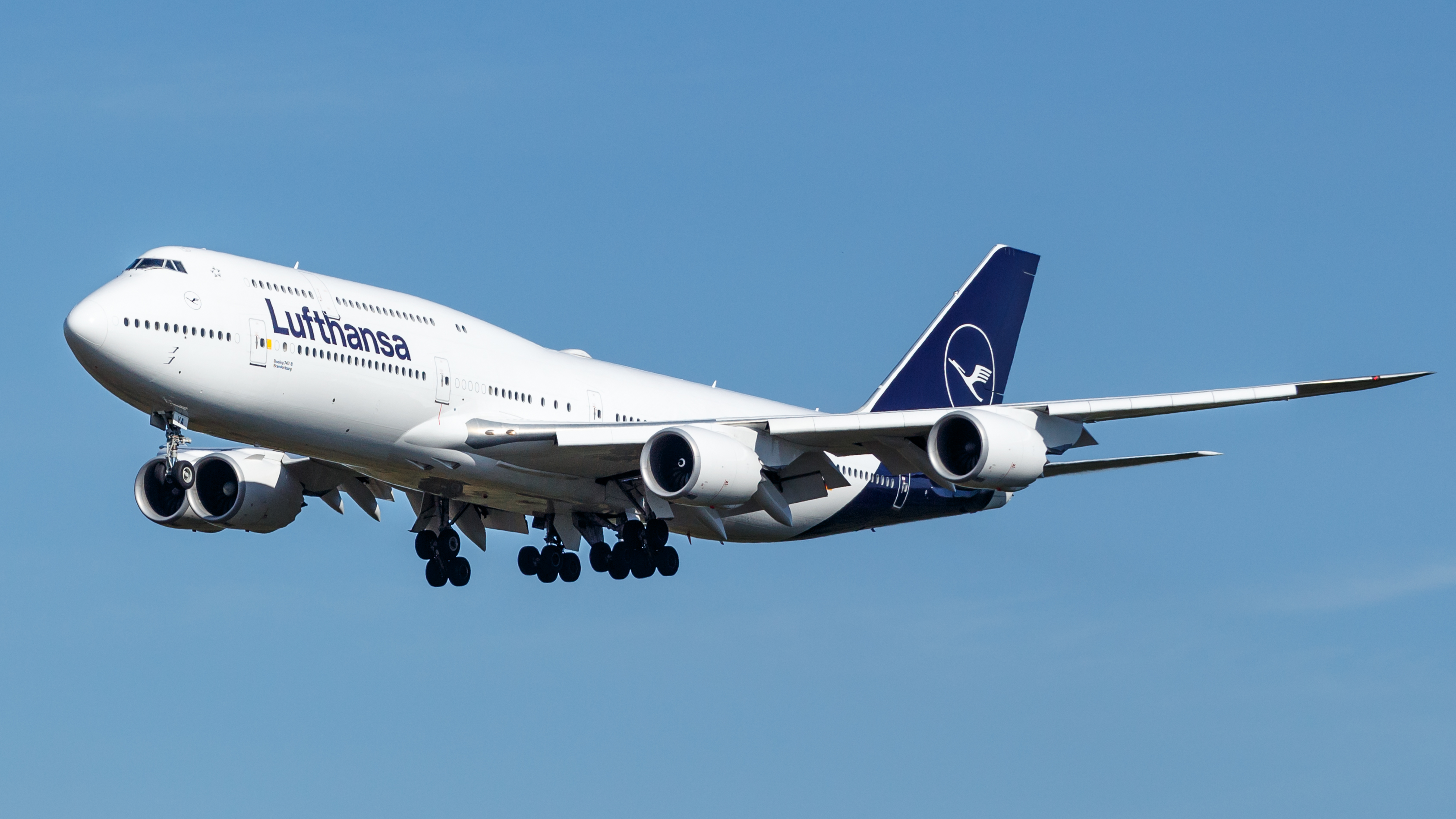 D-ABYA_Lufthansa_B748_Brandenburg_(44194206835).jpg